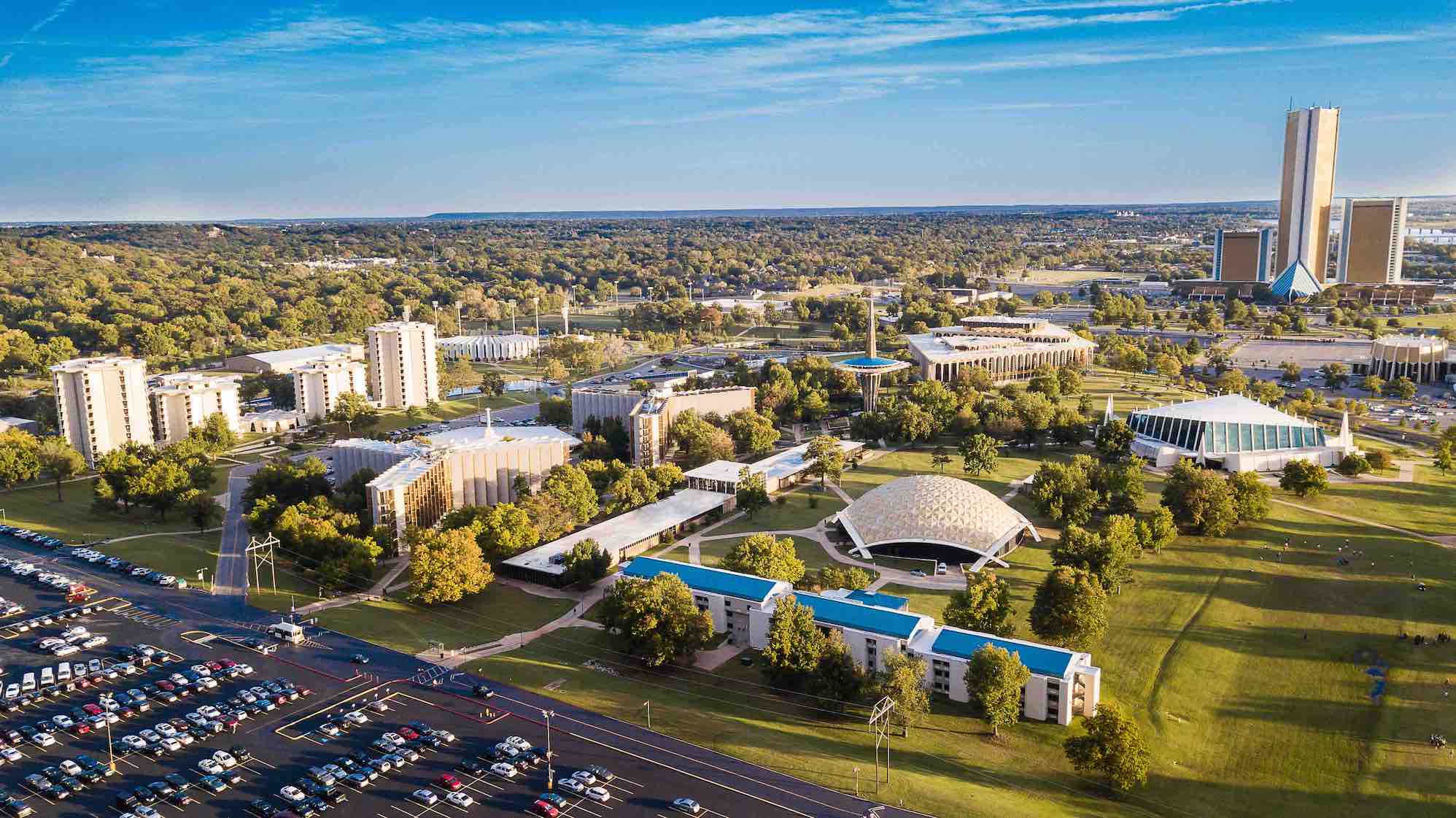 A new ORU student and family during a campus visit