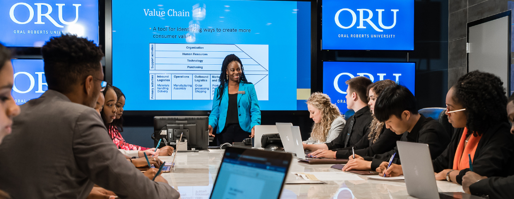 ORU professor teaching business strategy and leadership to students.